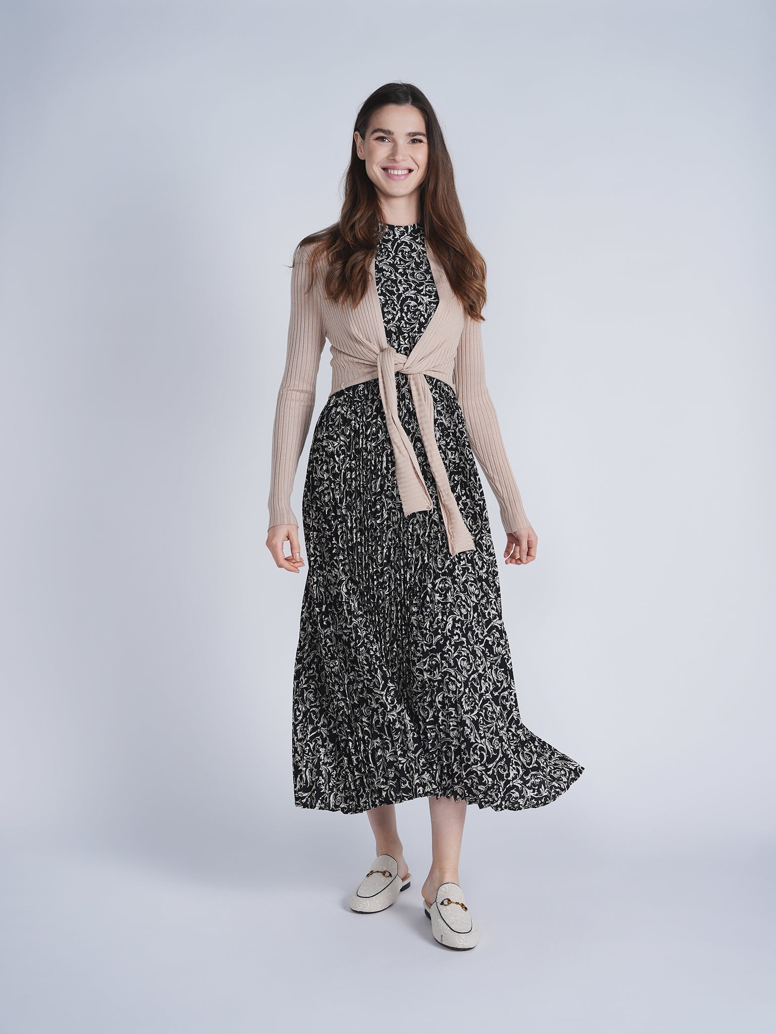 Cropped Tie Cardigan in by Noni