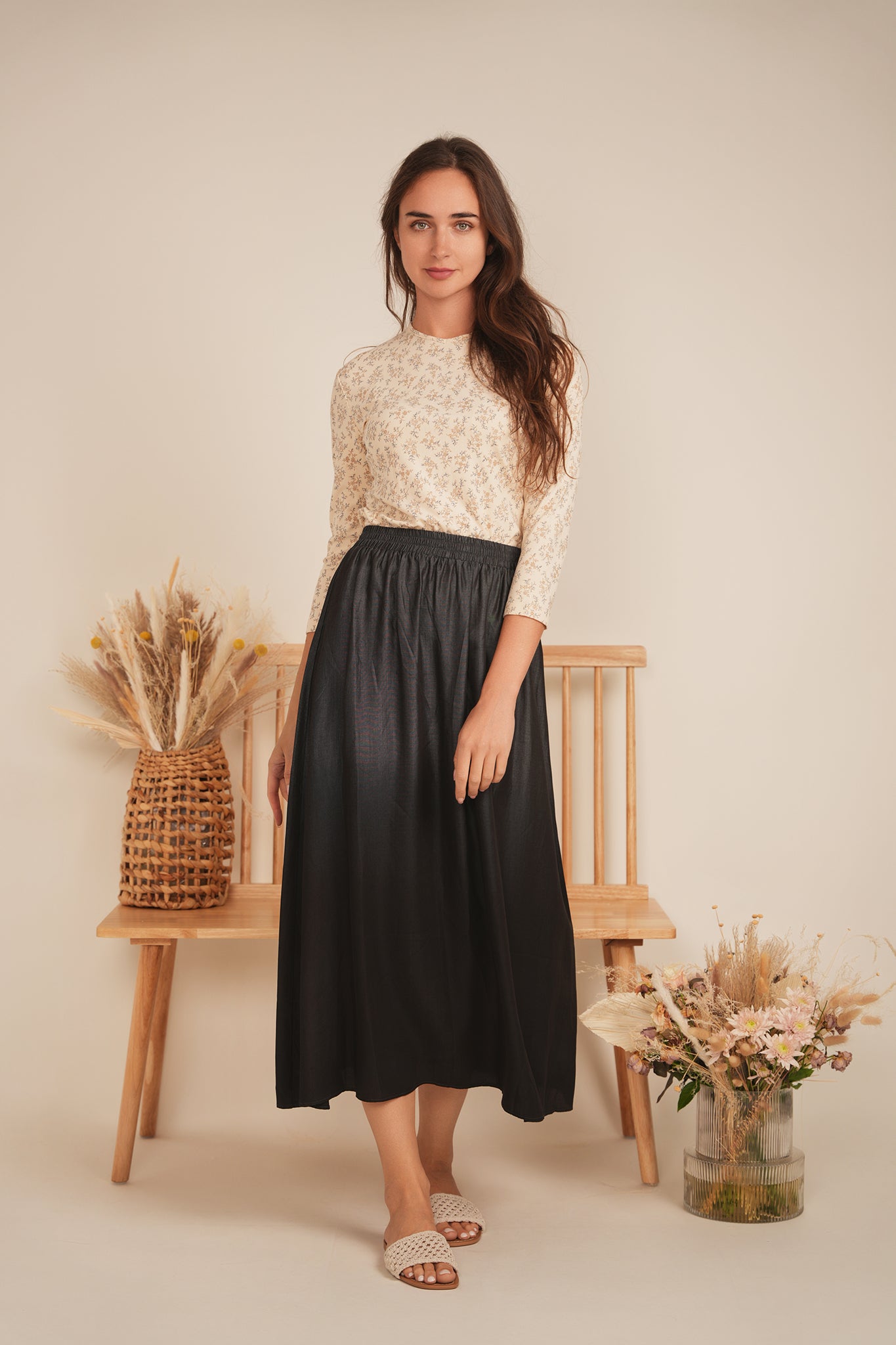 Ribbed V Neck Printed Tee in by 24/7