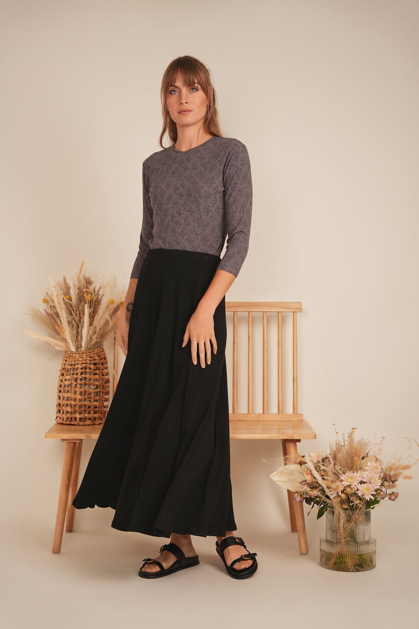 Ribbed V Neck Printed Tee in by 24/7