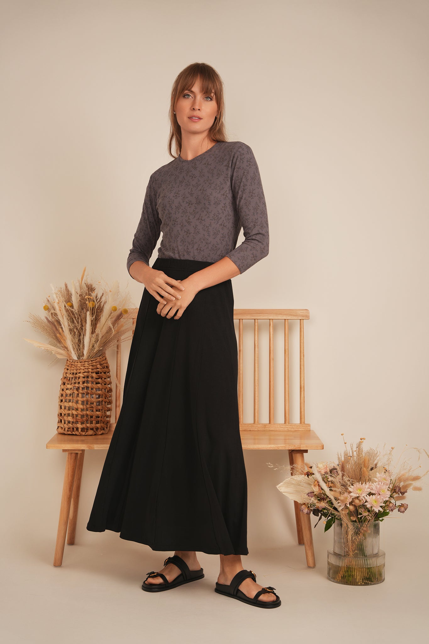 Ribbed V Neck Printed Tee in by 24/7