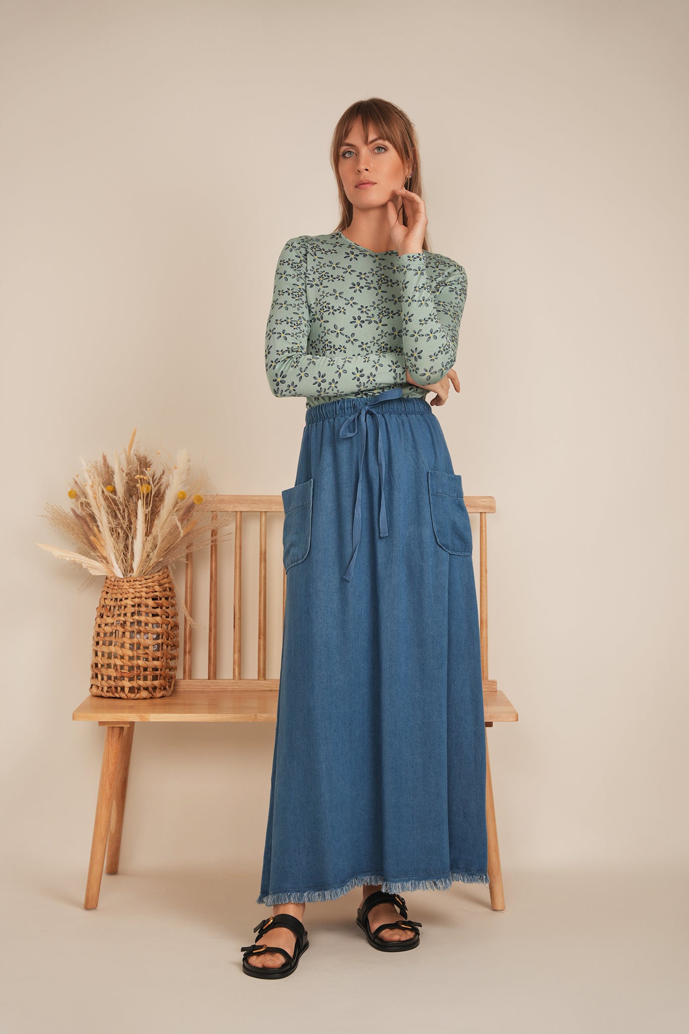 V Neck Printed Tee in by 24/7