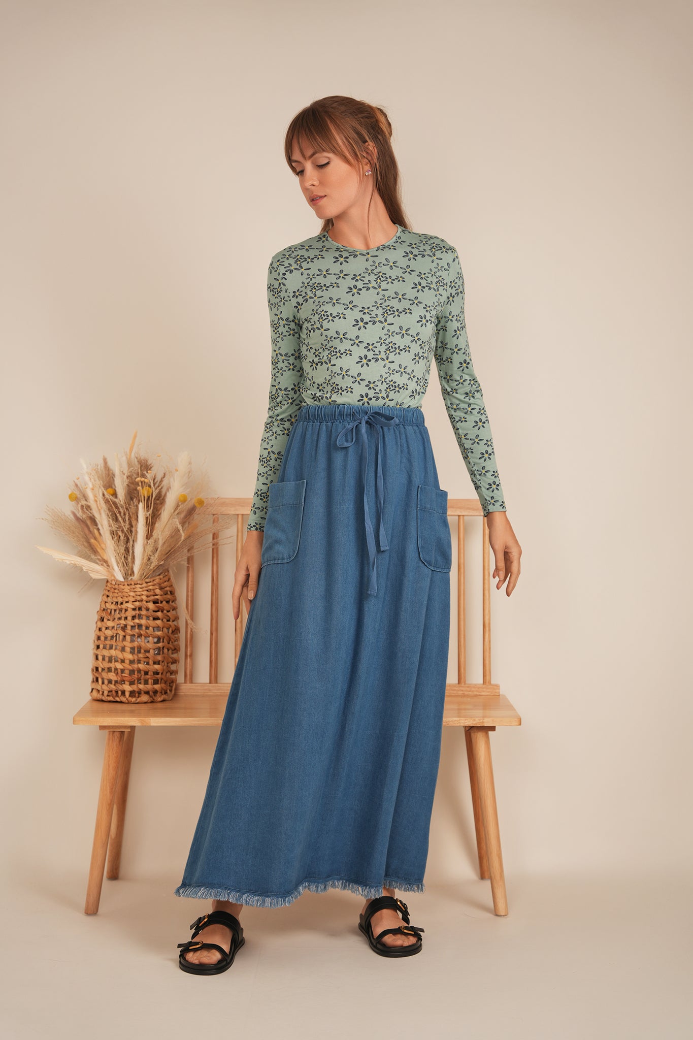 V Neck Printed Tee in by 24/7