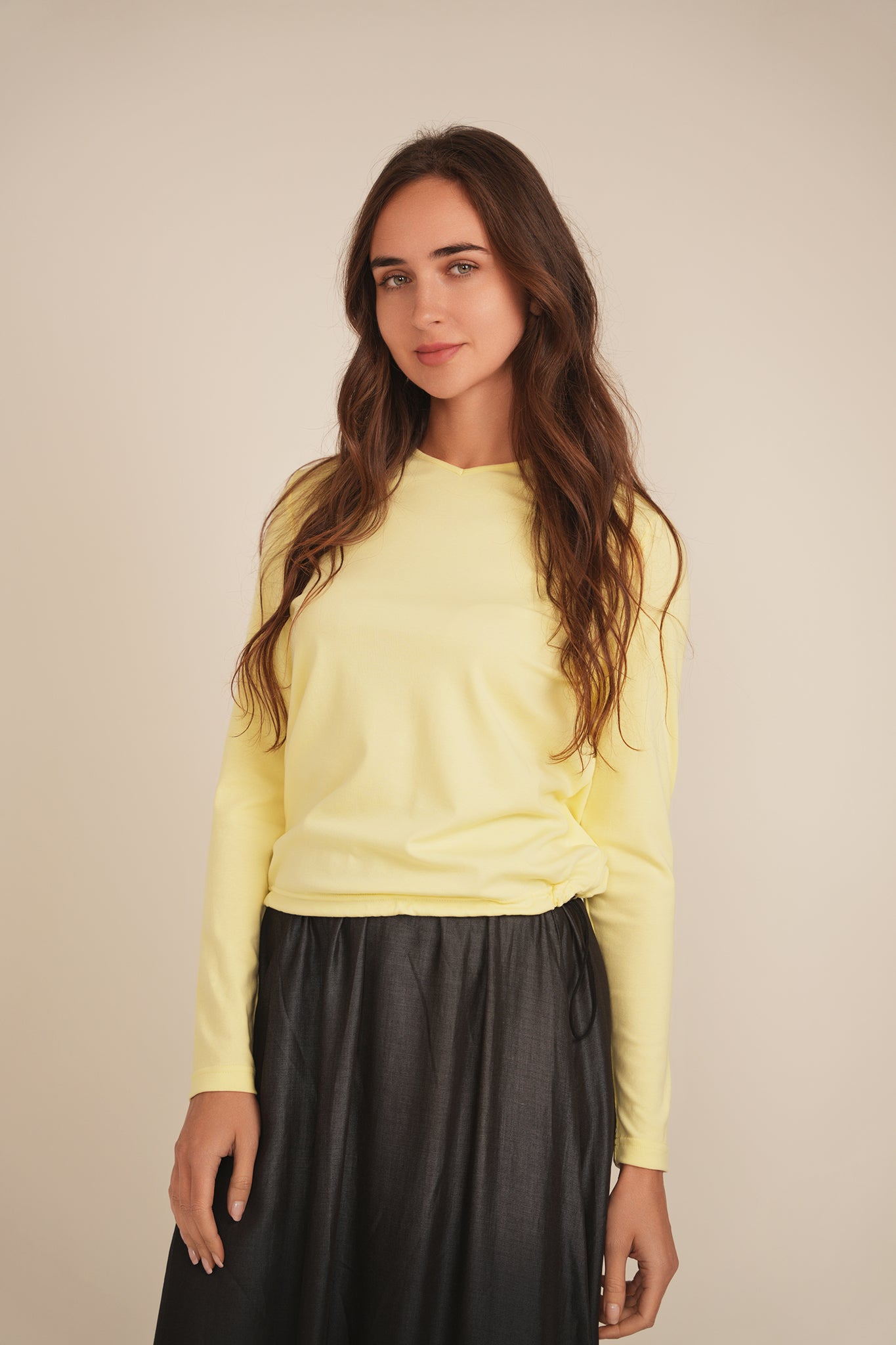 V Neck Bungee Tee in by Riff