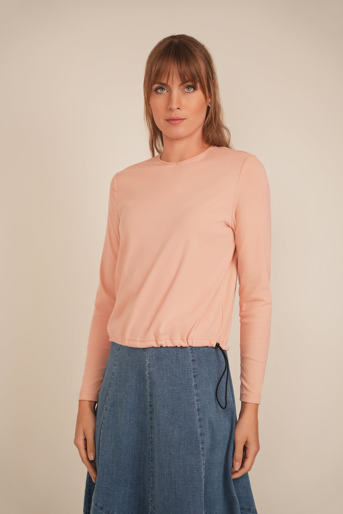 V Neck Bungee Tee in by Riff