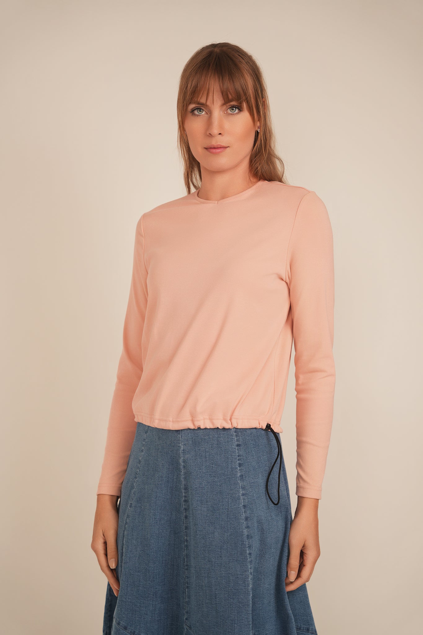 V Neck Bungee Tee in by Riff