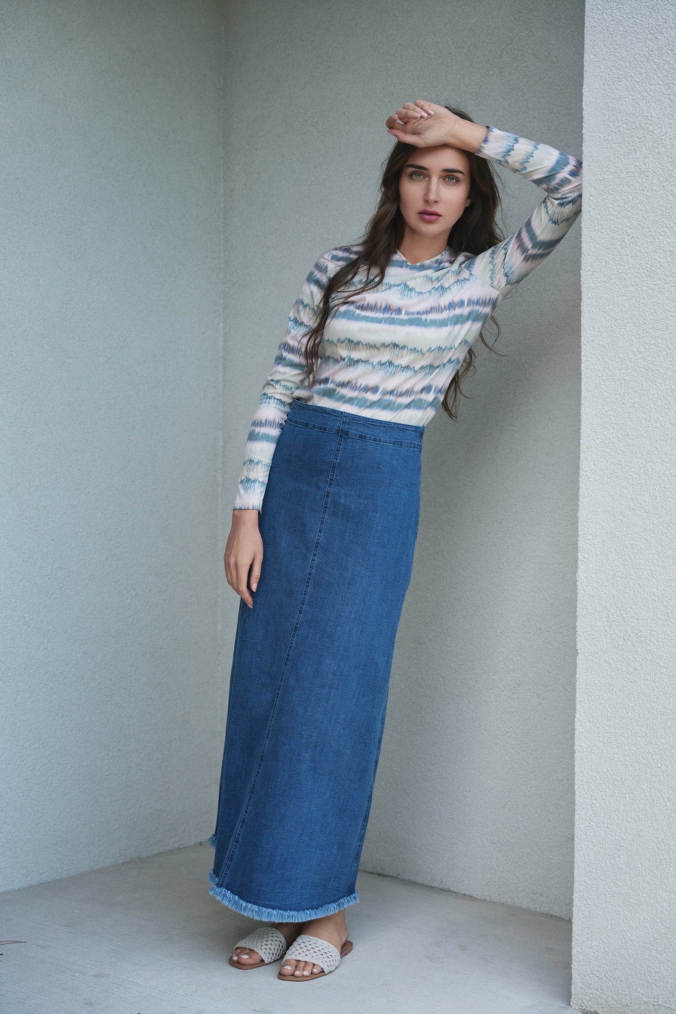 Wave Printed V Neck Tee in by Riff