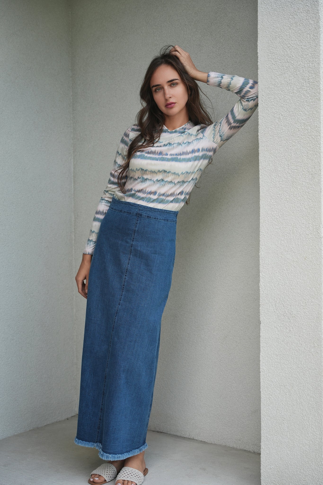 Wave Printed V Neck Tee in by Riff