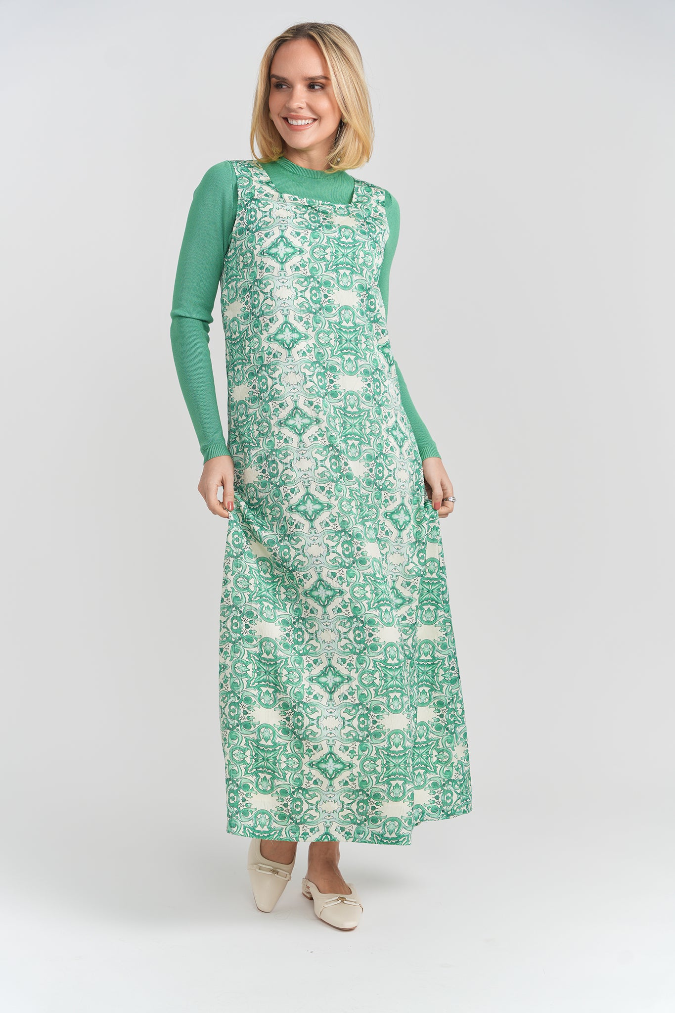 Cropped Knit Sweater in by Noni