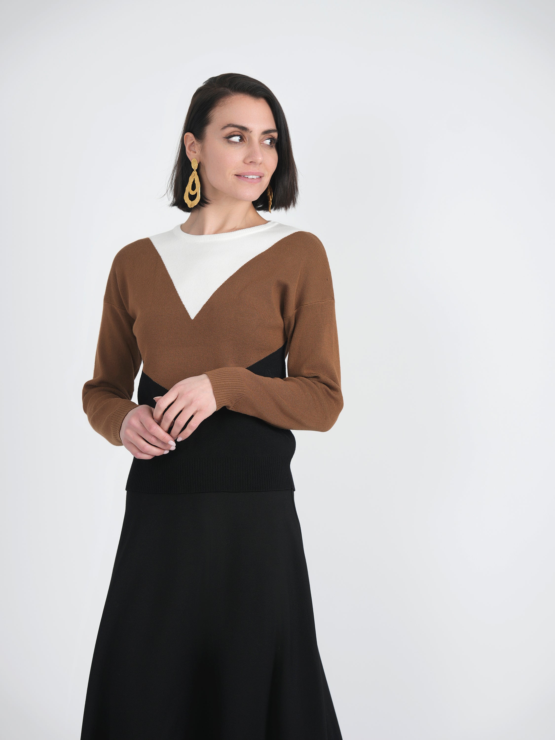 V-Shaped Color Blocked Sweater in by Coco