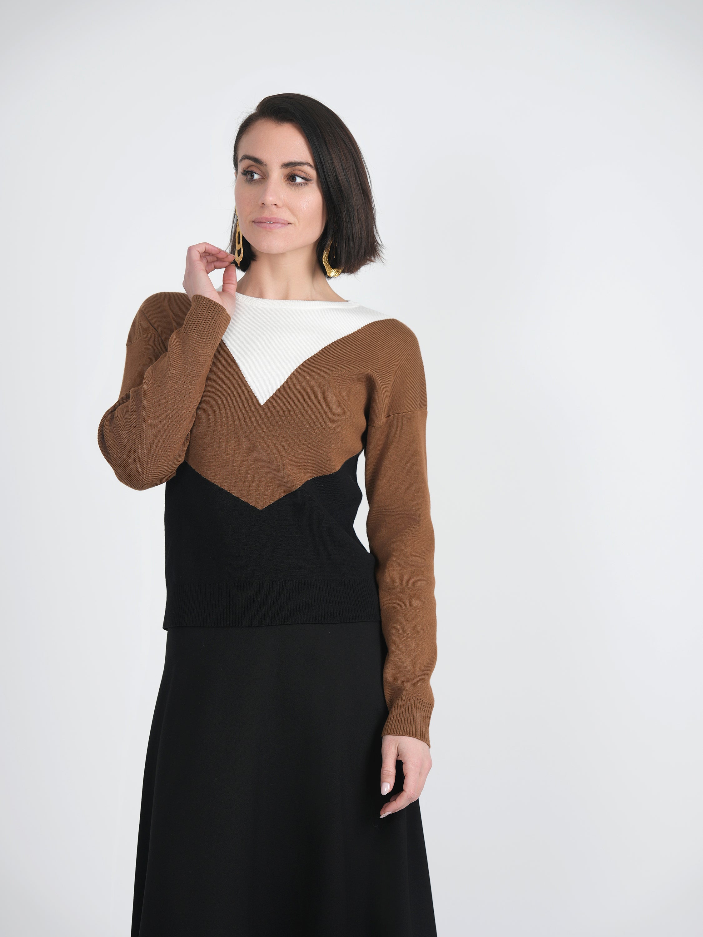 V-Shaped Color Blocked Sweater in by Coco