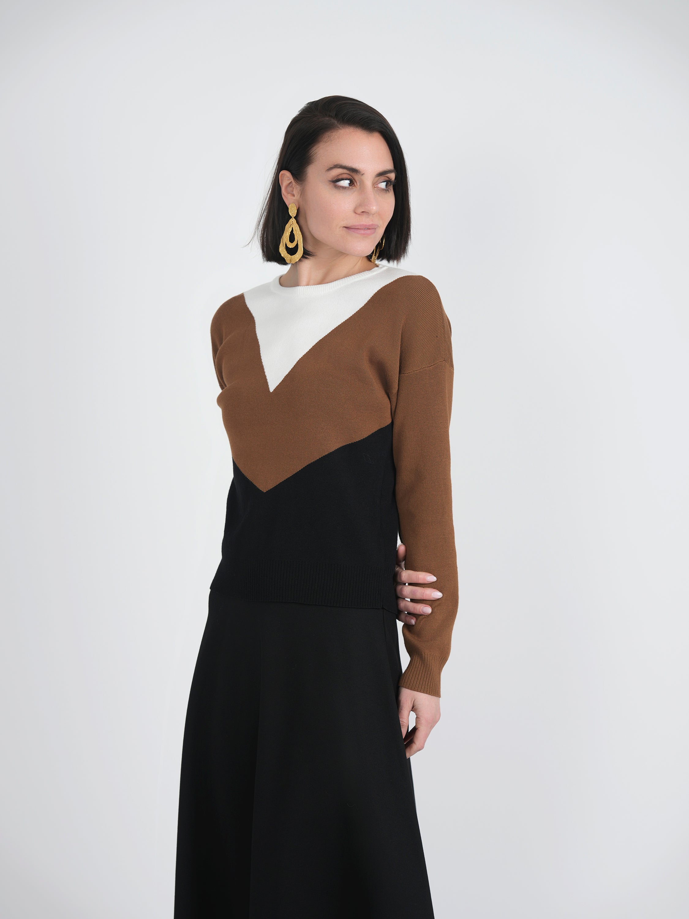 V-Shaped Color Blocked Sweater in by Coco