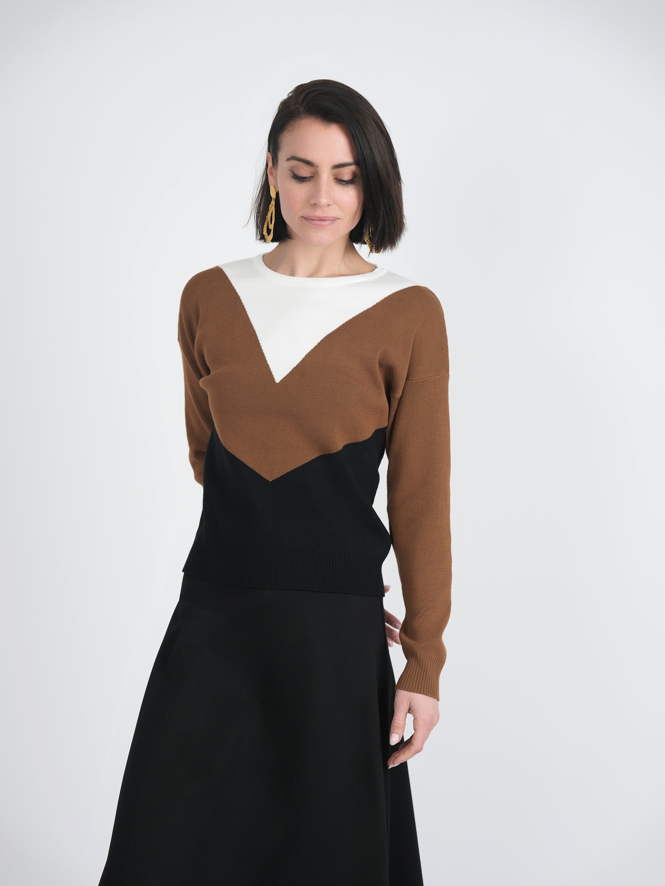 V-Shaped Color Blocked Sweater in by Coco