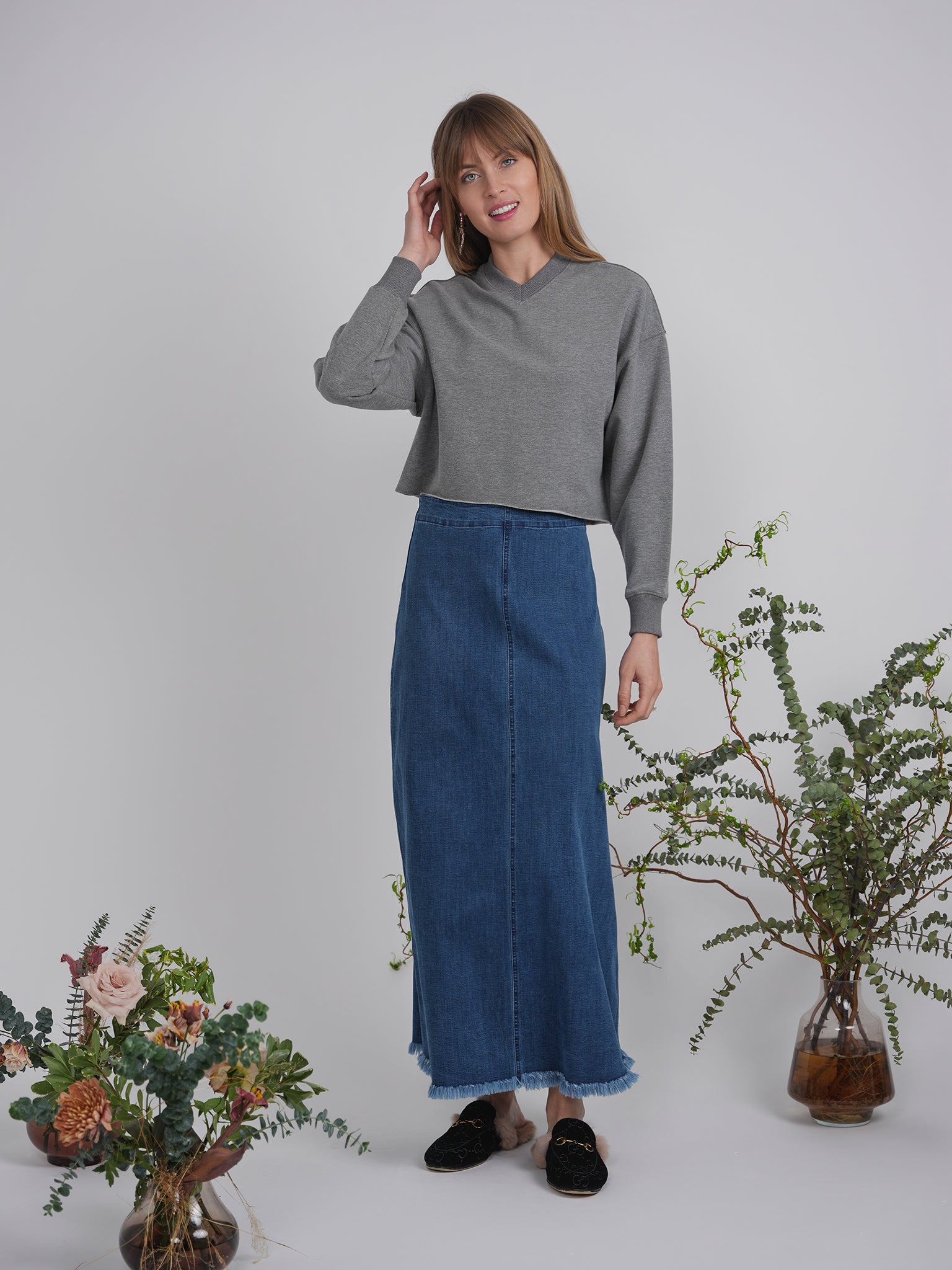 V Neck Cropped Sweatshirt in by Spades