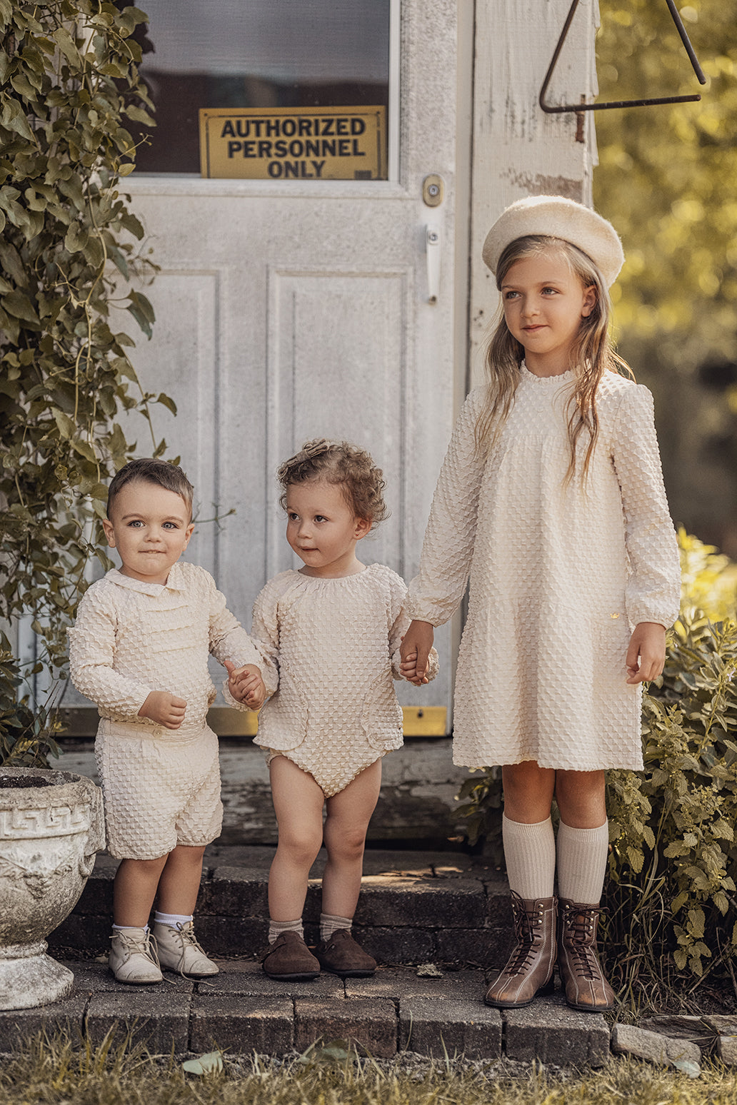 Puff Textured Woven 2Pc Set in by Charlotte & George