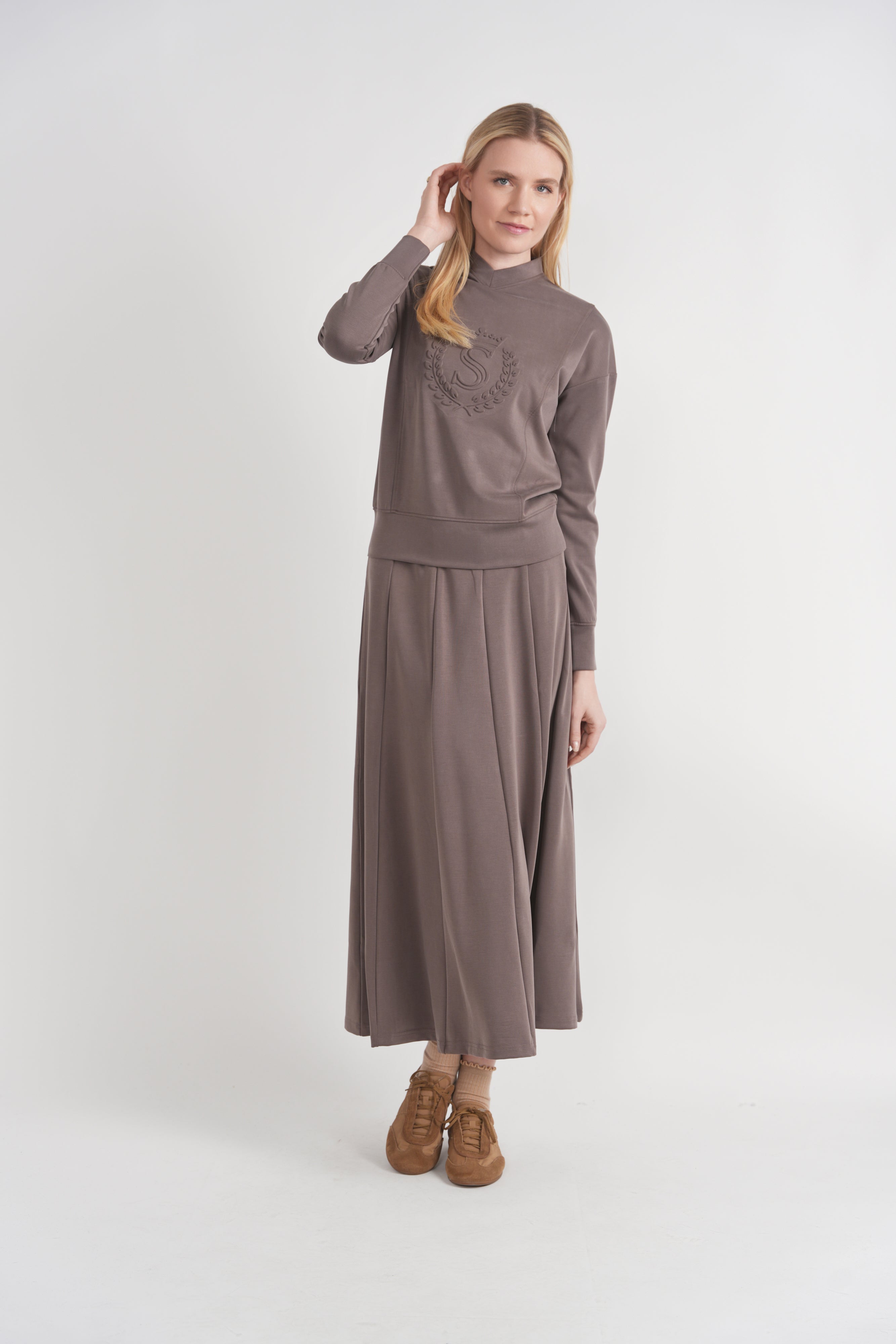 V Neck Emblem Ribbed Top in by Spades