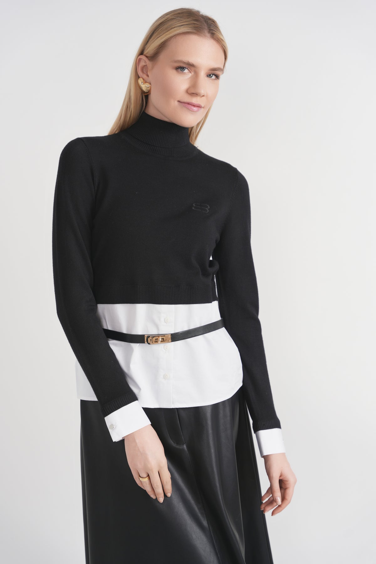 Turtle Neck Sweater Blouse in Black White by MiuMax