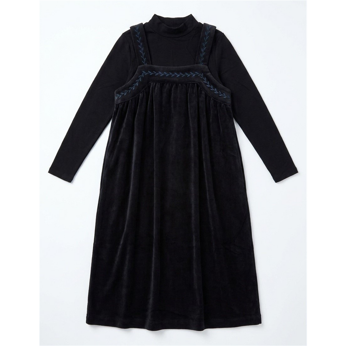Shell & Jumper With Leaves Stitch in Black by Seal