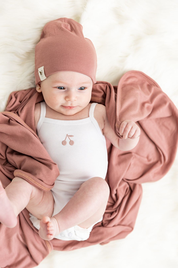 Bebe Bella Blanket & Hat Set in by Bebe Bella