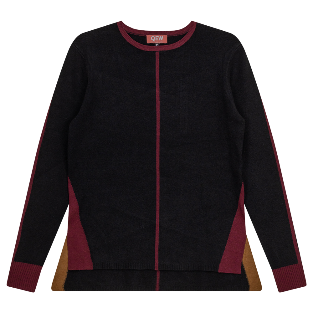 Sweater With Contrast Color in Black by QEW